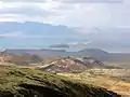 ヘインギットルの火口湖と、そこに浮かぶ島