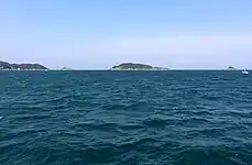 南側の海上から望む島並み、左から答志島、大中山島、大築海島、小築海島