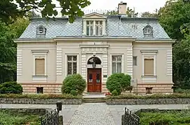ジラルドフ（Żyrardów）村の宮殿繊維工場を営んだ商人が建てた宮殿