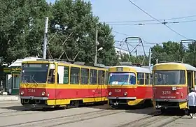 バルナウル市電の主力車両左:タトラT6B5SU中・右:タトラT3SU(2008年撮影)