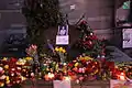 死体発見場所に備えられた花束