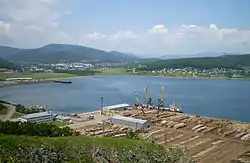 プラストゥン湾から見たプラストゥン村