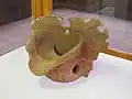 埴製枕（三重県指定文化財）志摩市歴史民俗資料館展示（他画像も同様）。