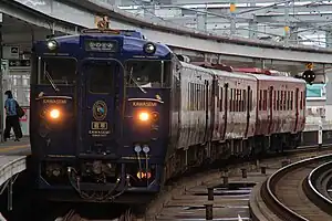 かわせみ やませみ・いさぶろう91号(折尾駅、2020年)
