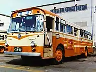 ふそうMR490(1964年式)　259　1975年10月16日廃車4R93と共に大量導入された初代ワンマン車。新製時は正面庇中央部に3個の角型マーカーランプが埋め込まれていた（前述の4R93参照）が、この写真が撮影された1973年には撤去されていたのが判る。。