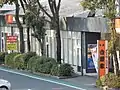 レストランは駐車場側にある