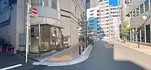 東京本社入口 (靖国通りの裏側)