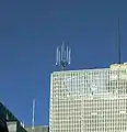 都心部のビル屋上に導入が進むPHS高度化対応アンテナ基地局 2007年
