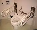 オストメイト対応トイレ（パウチしびん洗浄水栓使用型）