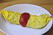 家庭料理のオムレツの例（挽肉・玉葱を入れてケチャップをかけたパターン）