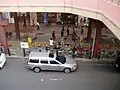 大丸玄関前（休みの日には若者が路上ライブなどを行う）