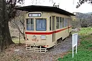 アトリエ長杉荘近くに静態保存される都電7022電車