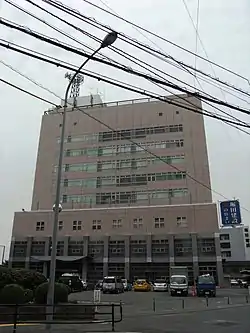 本社別館、中層は中国電力の関連会社本社。旧本社時代は新館と呼ばれていた。