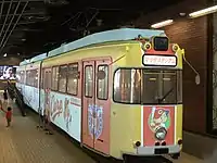 ジ・アウトレット広島におけるドルトムント電車のプロジェクションマッピング（アストラムライン電車風カープラッピング）
