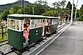 ホハ8客車（左）・ホハ7客車（右）
