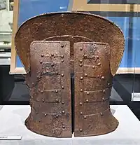 マロ塚古墳 横矧板鋲留短甲（重要文化財）熊本県。国立歴史民俗博物館展示。