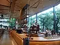 メインバーで挽きたてを味わえる