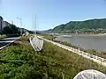 一番奥に見える橋は高鉄橋