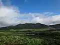 七時雨山の麓から田代山を望む