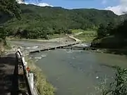 三つ又橋（大分県・駅館川、2011年） - T字型の沈下橋。