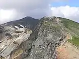 十勝岳（左）と上ホロカメットク山（右）（2010年7月）