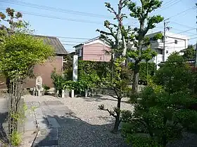 永弘院にある上野城址碑（2010年5月）