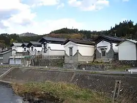 世田米の蔵並