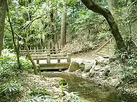 静嘉堂緑地