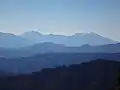 中ノ岳(左)と越後駒ヶ岳(右)
