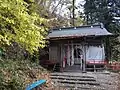 中腹にある生出森八幡神社