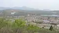 慰霊碑跡から閻家楼の集落と大黒山を望む