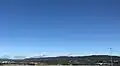 久慈川にかかる留大橋上から望む真弓山(中央付近)（稜線の右端は風神山）