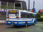 営業所を出る富士重工新7E車体のKL-LV280N1エルガ（No.272）
