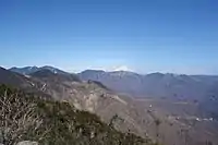 乾徳山から眺めた奥秩父山塊(甲武信ヶ岳から雁坂峠)