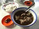 漢方薬膳の一例。羊の肉や骨・漢方薬・豆板醤で作った「羊肉炉」。