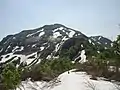 五合目付近から山頂を望む（残雪期）