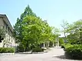 京都府立農芸高等学校 生徒昇降口前