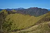 伊予富士から石鎚山と瓶ヶ森を眺める