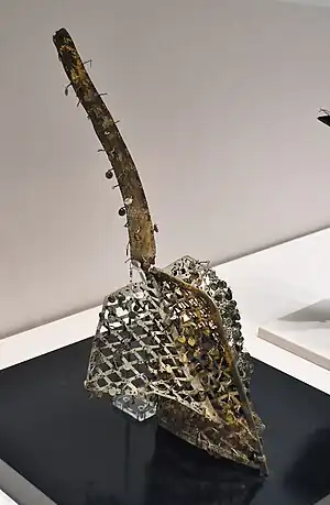 金銅透彫宝冠