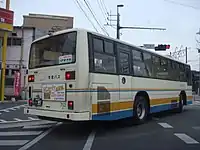 752都営バスからの中古車。1999年に車体後方の行先表示を取りやめたあとに導入されたため、後方の方向幕が撤去されている（それまでに導入した車両は単に「佐賀市営バス」という字幕を常に掲げていた）。現在は廃車。なおその後、現行車両では車体後方の行先表示が復活している。