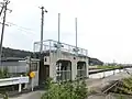下庄地区内の六軒川沿いに設置された、比較的新しい電動式の中型水門。(2020年10月12日撮影)