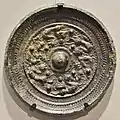 三角縁二神六獣鏡（複製）東京国立博物館展示。