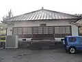 光昌寺本堂（秋山氏菩提寺、右側が熊野神社・左側が廟）