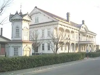 六角堂と中原悌二郎記念旭川市彫刻美術館（2010年5月）