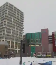 再開発がおこなわれた「アウガ」、「ミッドライフタワー」、「青森駅前公園」