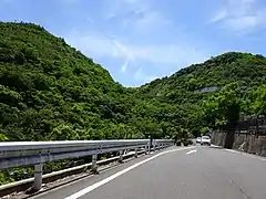 摺鉢谷を望む