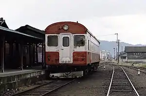 加悦駅に停車中のキハ08