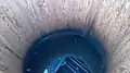 屋外展示されている醤油樽の内部