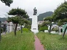 北海道道675号立待岬函館停車場線・中央分離帯に設置の高田屋嘉兵衛像