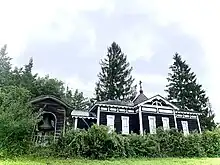 北鹿ハリストス正教会(秋田県大館市)1892年の竣工時にあわせて山下りんによるイコンが装架された。イコンは作者30代半ばの制作意欲が旺盛な時期の作品である。